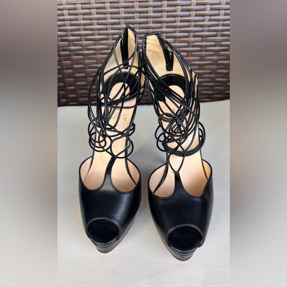 Christian Louboutin, size 9, Black